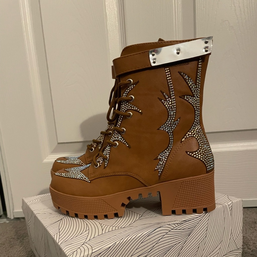 Chase + Chloe NEW boots 5.5